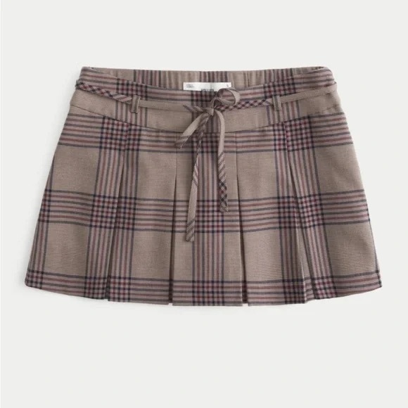 Hollister Dresses & Skirts - NWT Hollister Mid-Rise Pleated Mini Skort in Light Brown Plaid